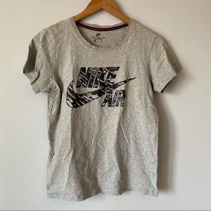 Nike Air leopard stripe swoosh grey tshirt - medium
